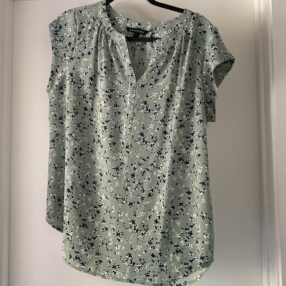 Sea foam green blouse that will make you smile! - Picture 2 of 2